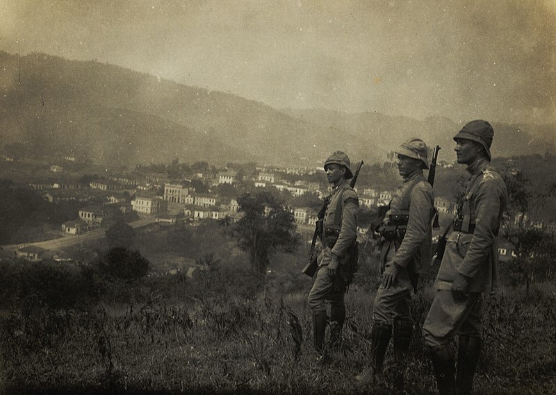 File:Revolução Constitucionalista de 1932 - Trem hospital da Força Pública de Minas - Gustavo Capanema, Magalhães Goes.jpg