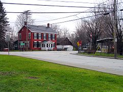 Carrefour des rues River et Maple (des Érables).