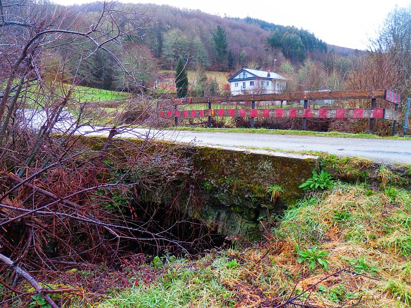 File:A Ponte Grande, río Burón, A Fonsagrada.jpg