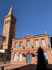 Mairie et église.