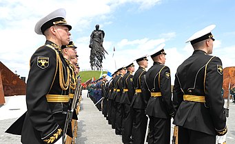 Преображенский полк перед началом открытия мемориала