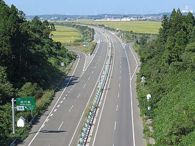 ทางด่วนอากิตะที่ทางแยกต่างระดับโนชิโระฮิงาชิ ในโนชิโระ จังหวัดอากิตะ