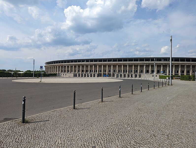 File:Olympiastadion in Berlin (52064090311).jpg