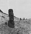 Español: Fotografía de un Moái en 1880 English: Moai Picture on 1880