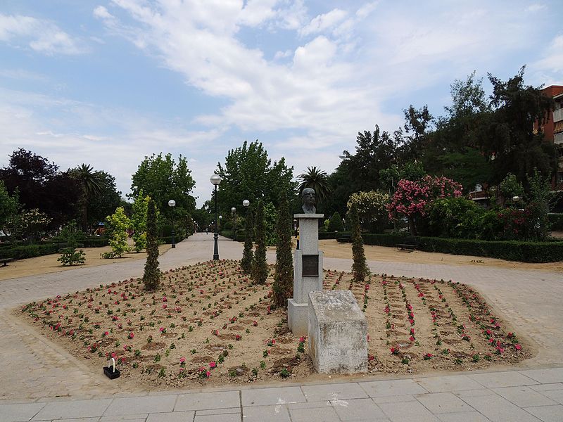 File:Parque Municipal Tierno Galvan.jpg