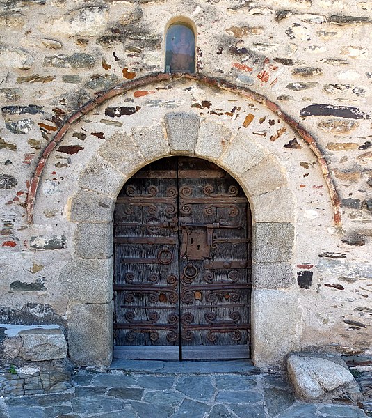 File:Boule-d'Amont portal of Église Saint-Saturnin.jpg