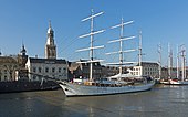 Le bateau au quai de l' IJsselkaded