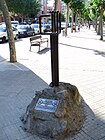 Monumento a las víctimas del 3 de marzo en la calle Vicente Manterola, frente a la parroquia de San Francisco de Asís