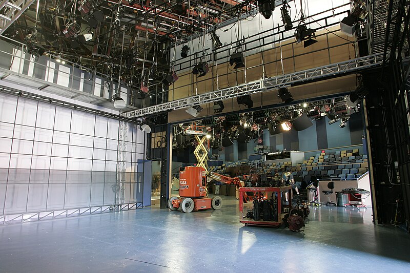 File:NBC Studios - Studio 11 - The Jay Leno Show set 09.jpg