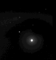 Céu noturno de Marte mostrando Deimos (esquerda) e Fobos (direita) em frente à Sagittarius, capturado pelo Veículo Explorador de Marte Spirit em 26 de agosto de 2005.