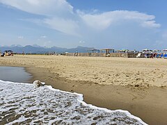 2022 Torre del Lago (beach).jpg