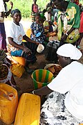 Mai 2010: Ein Dolo-Verkaufsstand auf dem Markt von Tapoa-Djerma (Burkina Faso)