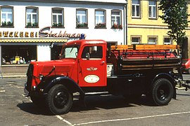 Frohburg Sachsen - Löschwagen of Gößnitz Freiwillige Feuerwehr, June 1993 - Flickr - sludgegulper.jpg