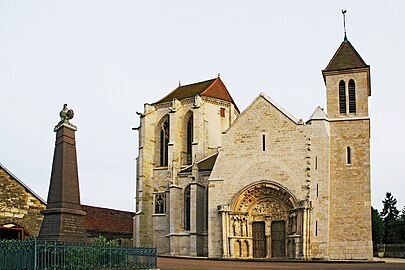 Abbatiale Saint-Thibault.