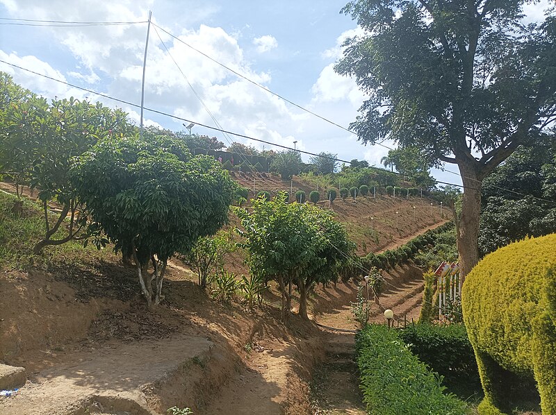 File:Beautiful scenery in the Kakching Garden, Uyok Ching Hill, Kangleipak - Traditional Meitei art of gardening (horticulture) 24.jpg