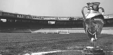 Présentation de la Coupe d'Europe des nations de football « Henri Delaunay » au Parc des Princes à Paris le 13 juin 1956 pour la premier championnat d'Europe des nations de football dont la finale eut lieu au dans ce même stade en 1960.