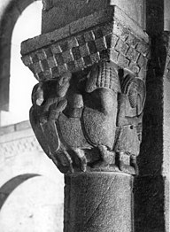 Anthropomorphic capital in Rio Mau Church