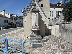 La fontaine.