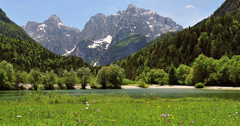 File:Julian Alps with Prisojnik and Razor.jpg