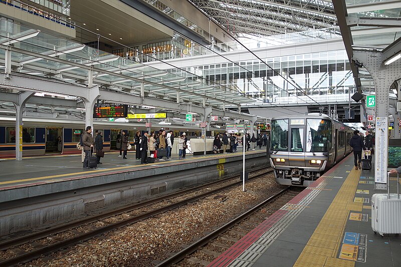 File:JRW 223-6000 Fukuchiyama Line rapid at Osaka Station 2017-02-11.jpg