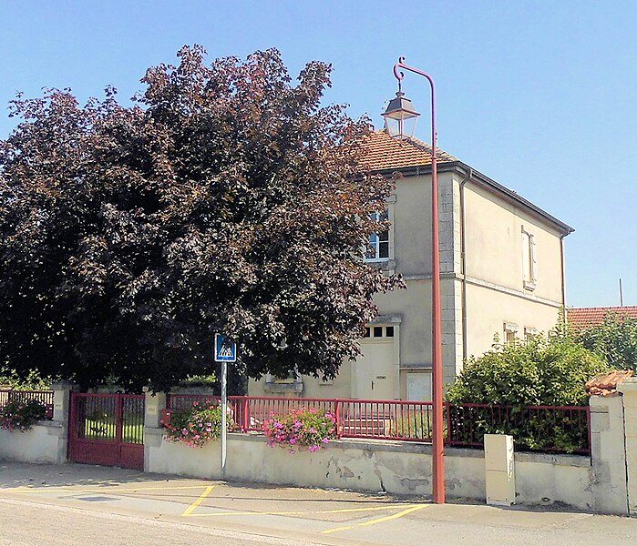 File:Balléville, Mairie-école.jpg