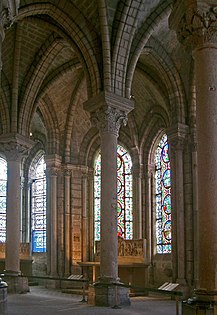 O deambulatório reconstruído da Abadia de Saint-Denis (1140-1144)