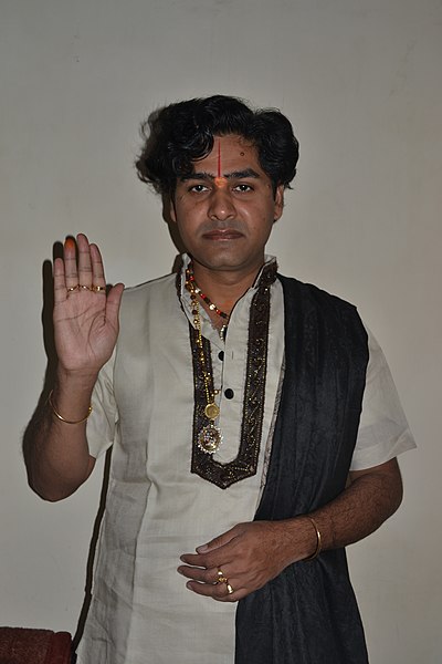 File:Bhaiyajee Maharaj Ballabhgarh wale(Bhagwat evam manas marmagya).JPG