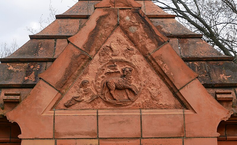 File:Henry Doulton Mausoleum in West Norwood Cemetery (West Face Detail - 01).jpg