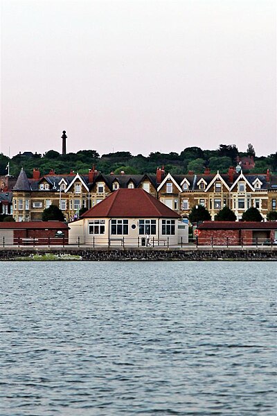 File:The Sunset Lounge, West Kirby (geograph 2964588).jpg