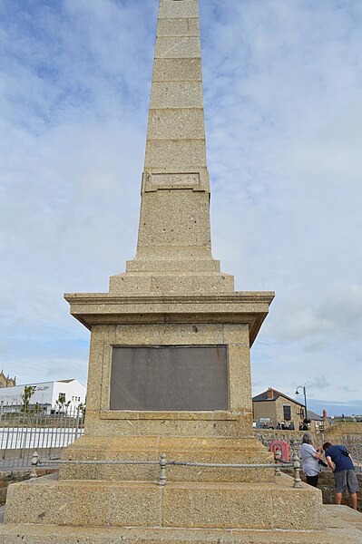 File:Battery War Memorial - geograph.org.uk - 6454425.jpg