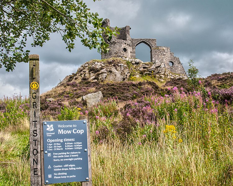 File:Mow Cop Castle 2017 (36295174855).jpg