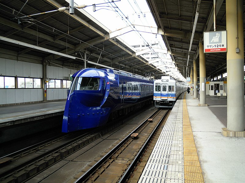 File:Nankai Tengachaya Station platform - panoramio (3).jpg