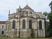 Het gotische koor en de kapellen uit de 12e eeuw.