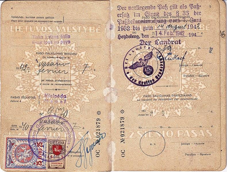 File:1940 consular Lithuanian passport issued at Memel, a year after it was handed over to Germany.jpg