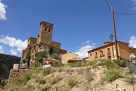 Nuévalos vista de la iglesia y casa consistorial.jpg