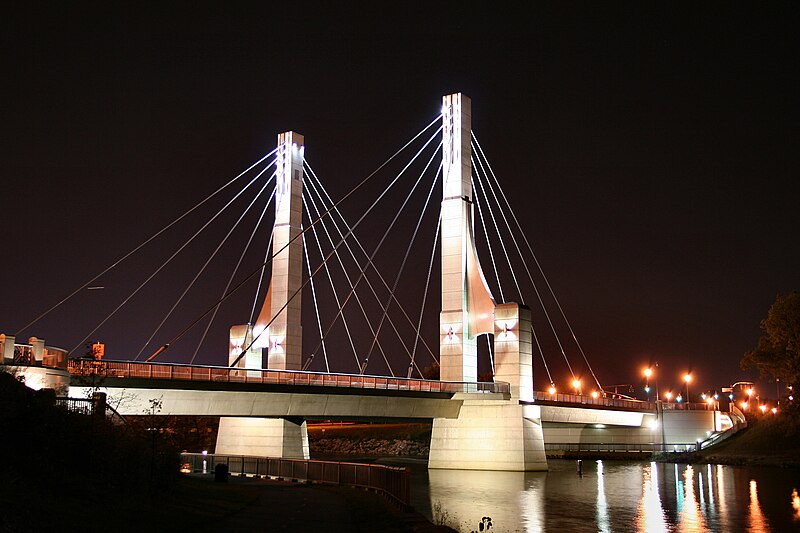 File:Columbus-olentangy-river-bridge-night.jpg