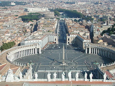 Blick über den Petersplatz mit der San Michele in Sassia auf der rechten Seite