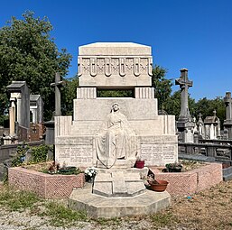 Highly stylized Art Deco festoons on the Grave of the Vetter Family, Cemetery of Croix-Rousse (new), Rhône, France, designed by Michel Roux-Spitz, and sculpted by Marcel Renard and Raymond Delamarre, c.1920