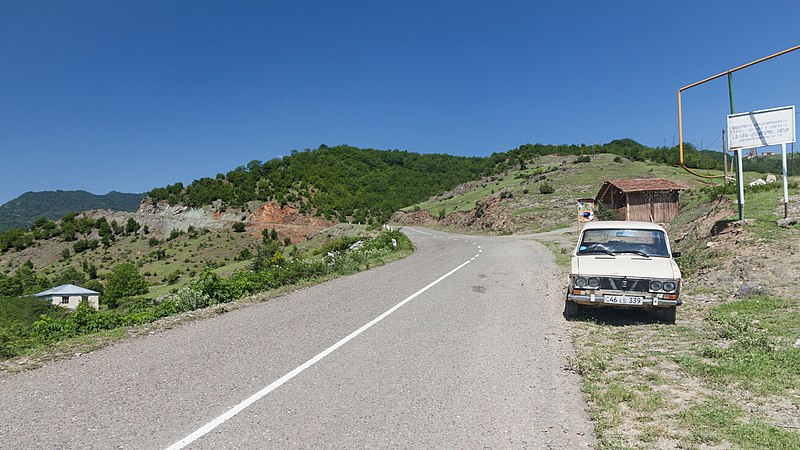 File:2014 Górski Karabach, Widoki z drogi pomiędzy wsią Wank a klasztorem Gandzasar (03).jpg