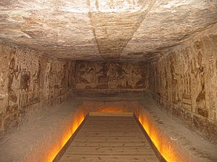 Decorated rough stone chamber