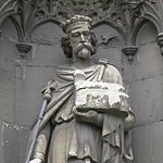 Statue d’Æthelberht à la cathédrale de Cantorbéry.