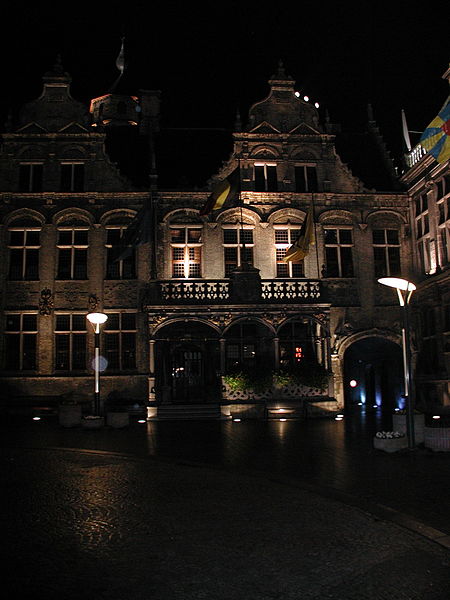 File:Veurne-bei-Nacht 11.JPG