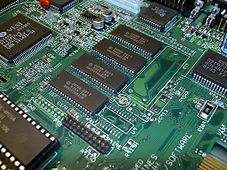 DRAM-Chips im DIP-Gehäuse Universal-Chip Budgie im PQFP-Gehäuse