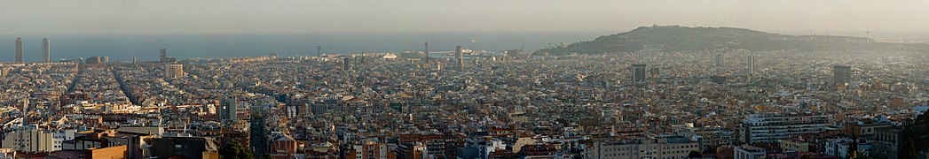 Català: Vista des del Parc Güell Español: Vista desde el Parque Güell