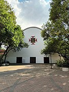 Fachada principal del Templo Ntra Sra del Santísimo Sacramento - UPB Medellín.jpg