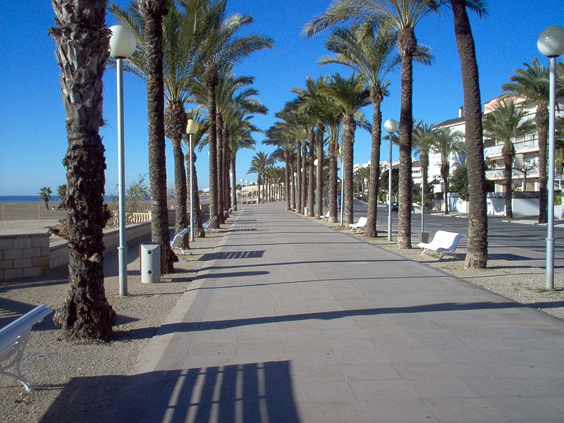 File:Vilanova i la Geltru beach2.jpg