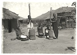 Women pounding maize.jpg