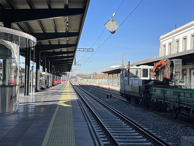 File:202112 Gauntlet tracks at Granada Station.jpg