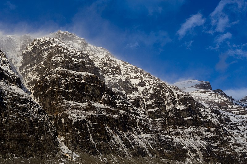 File:Mountain near Jökulsárlón (Iceland) (16121167693).jpg