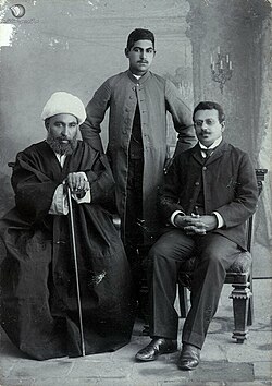 Ərdəşir Riporter (sağda), Mirzə Nəsrullah Beheşti(Məlekolmotəkəllemin) (solda)